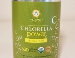CHLORELLA, es una diminuta microalga unicelular de agua dulce. Su nombre en latín significa "pequeña verde" refiriéndose al contenido de CROROFILA que gracias a su excelente aporte de vitaminas y minerales es considerada un SUPERALIMENTO.