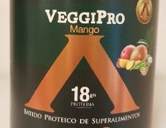 Veggipro Mango, es un delicioso batido proteico elaborado de super alimentos, que complementará tu dieta para alcanzar tus objetivos de salud y estado físico. veggipro fue formulado para ser una proteína vegetal completa de alto valor biológico, al combinar proteínas complementarías (arveja y arroz) junto con superalimentos como Mango y Coco, para entregar el máximo de nutrición y sabor natural.