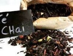 Ingredientes: Nuez moscada, pimienta negra, estrellas de anís, cardomomo, canela entera, clavo de olor, cascaras deshidratadas de naranja, té negro y jengibre. Producto Chileno